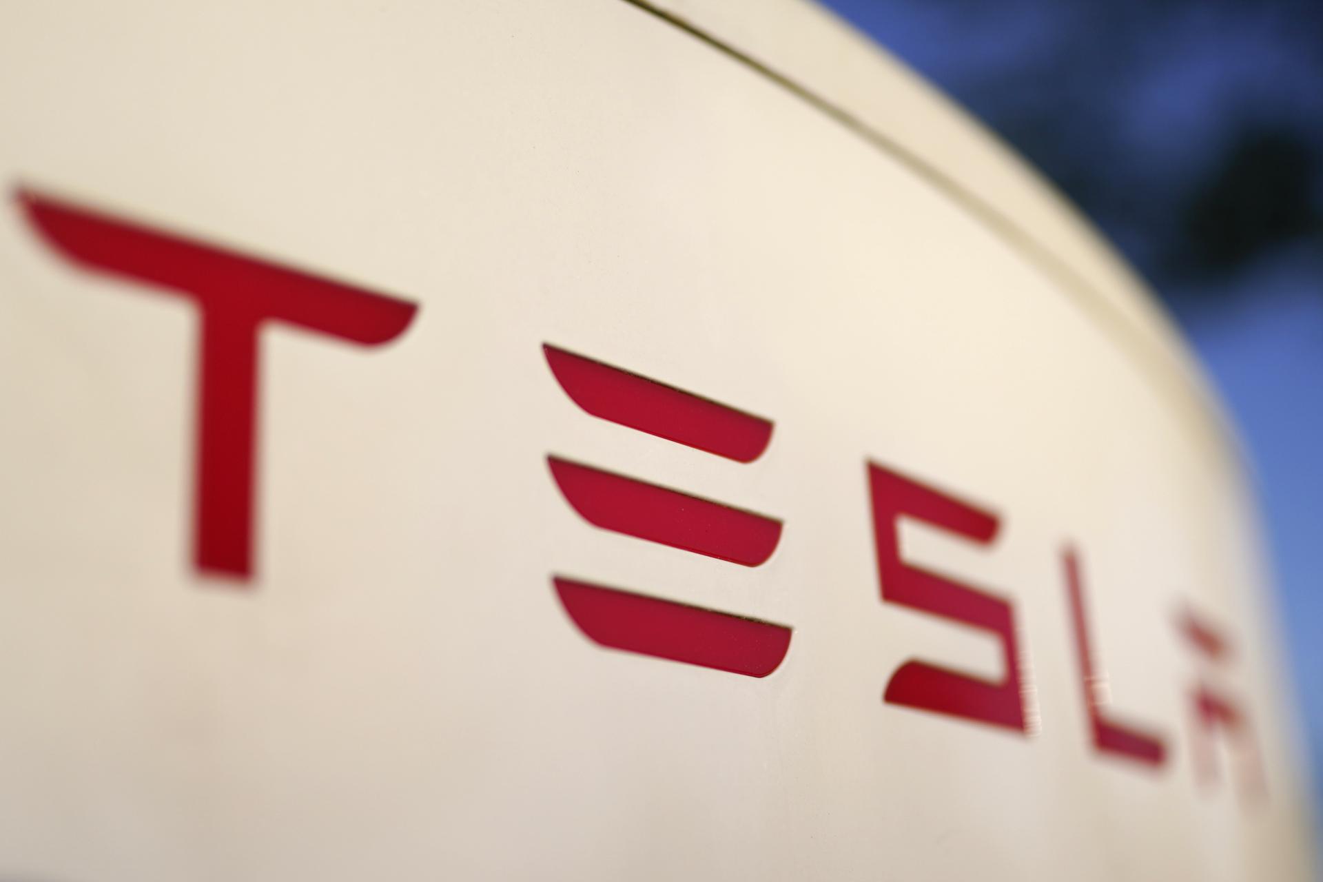 Tesla zvažuje prepustenie až pätiny pracovnej sily, tvrdia zamestnanci. Má problémy s predajom