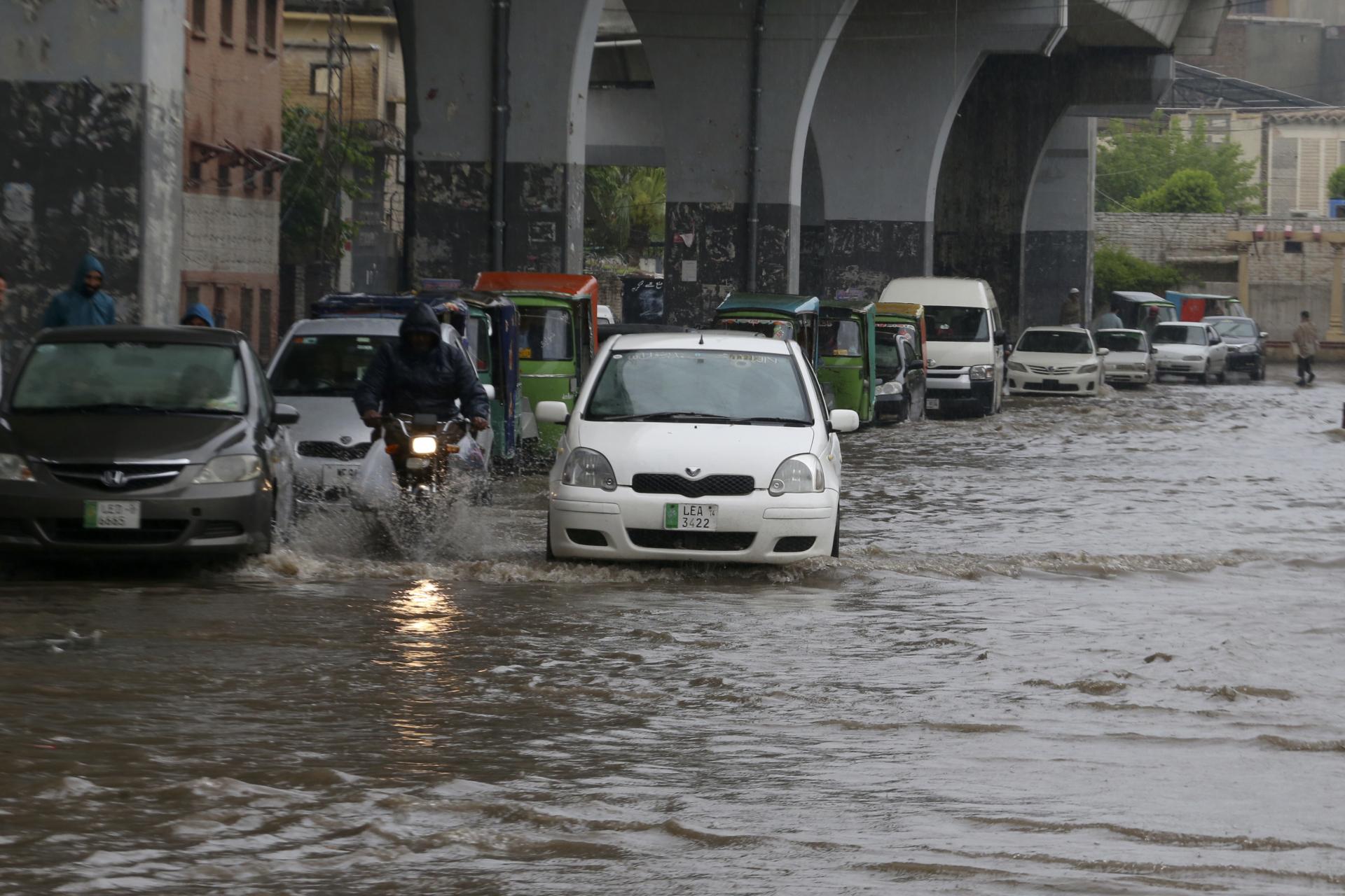 Kvôli búrkam zahynulo v Pakistane najmenej 41 ľudí. Viac než polovicu zabili blesky