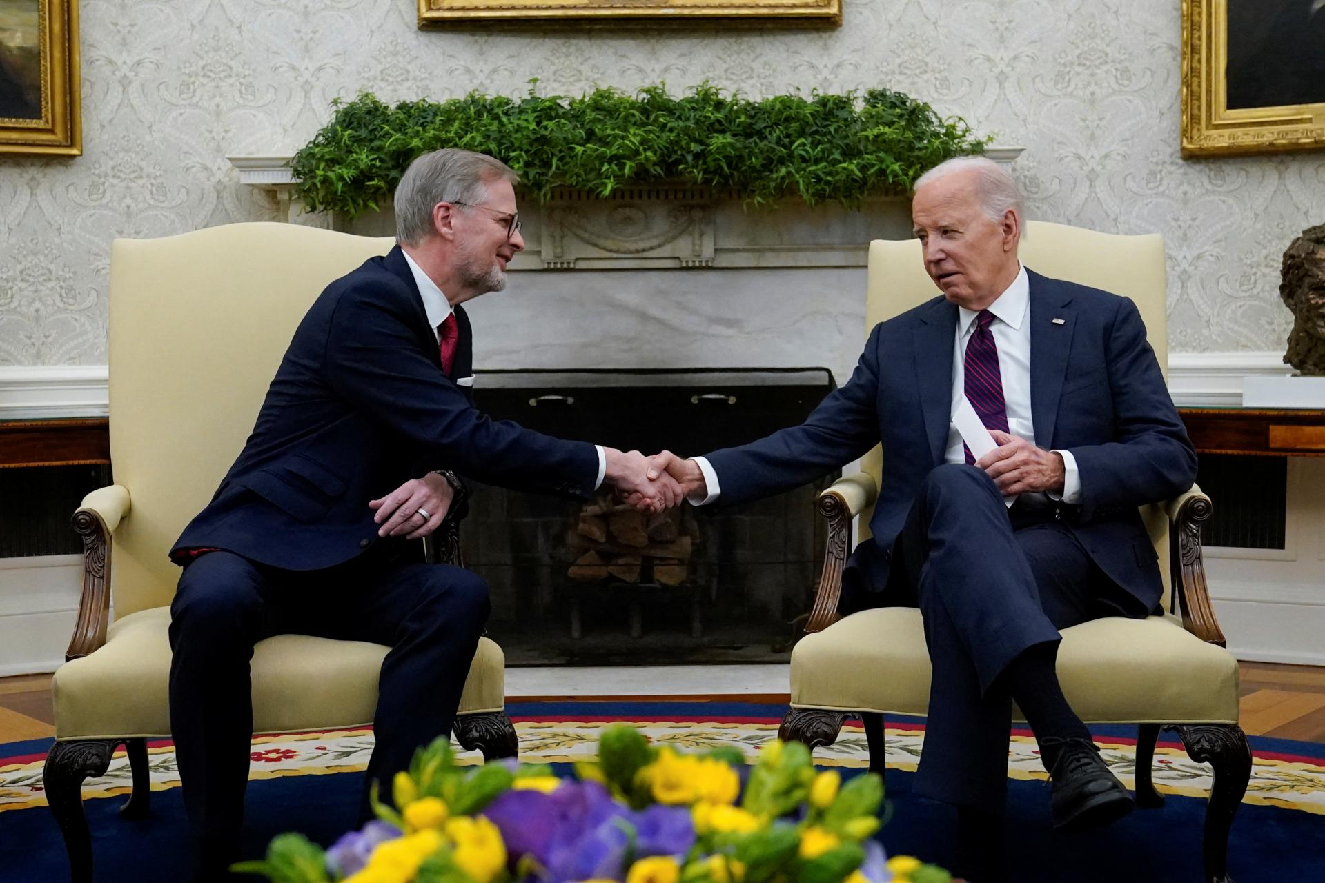 Americký prezident Biden prijal v Oválnej pracovni českého premiéra Fialu