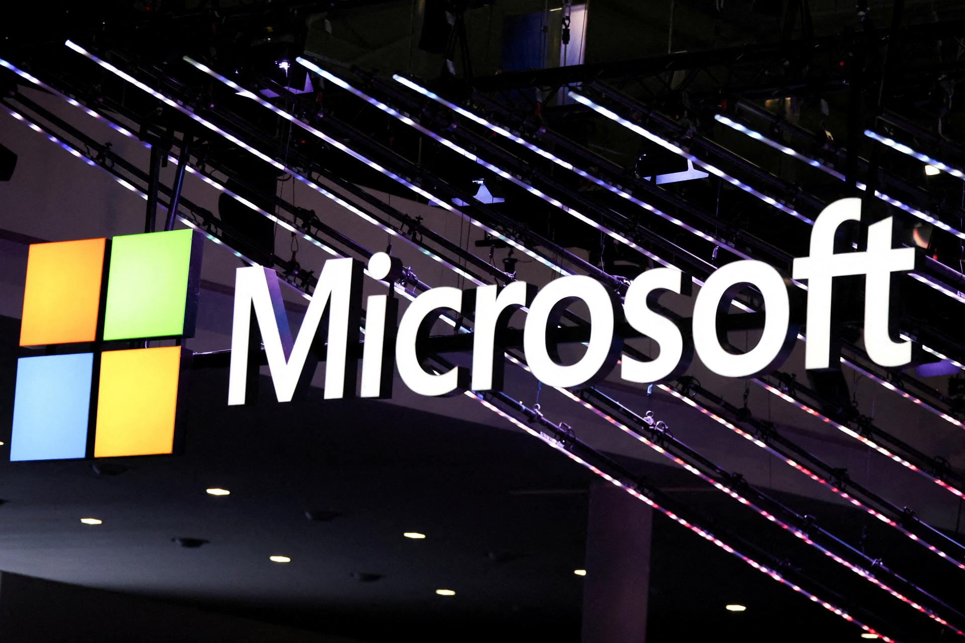 Microsoft investuje 1,5 miliardy dolárov do spoločnosti G42, ktorá v Spojených štátoch vyvolala obavy