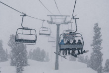 Lyžiarske strediská musia odkladať sneh na ďalšiu sezónu