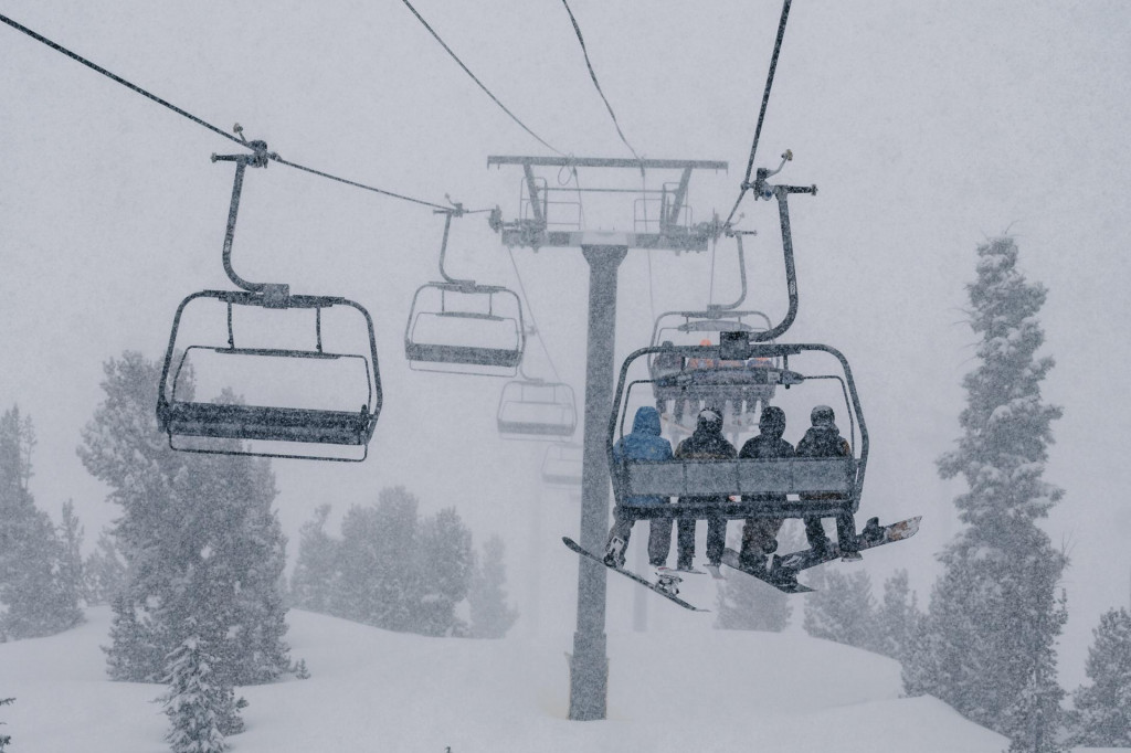 Lyžiarske strediská musia odkladať sneh na ďalšiu sezónu