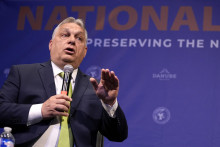 Maďarský premiér Viktor Orbán vystupuje počas konferencie za účasti predstaviteľov nacionalistickej pravice v Bruseli. FOTO: TASR/AP