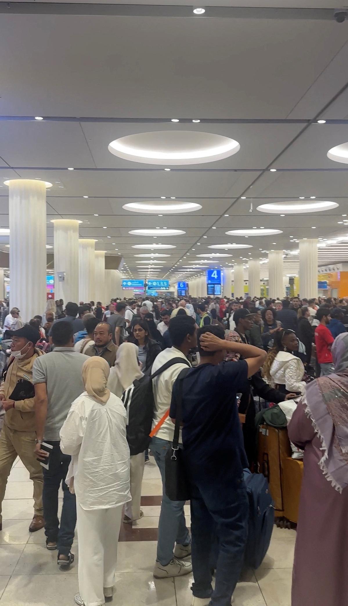 Letisko v Dubaji obnovuje prevádzku, očakávajú meškania letov