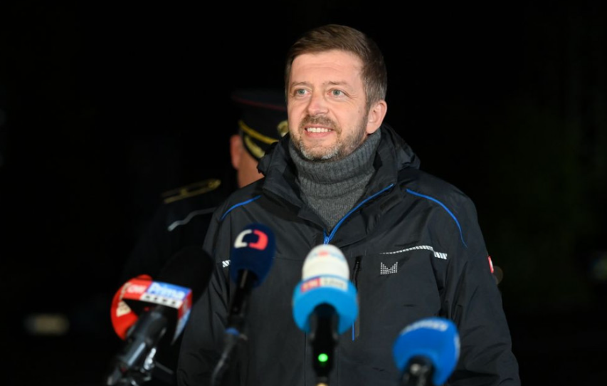 S kontrolami na hraniciach so Slovenskom zatiaľ nepočítame, môže sa to zmeniť, povedal český minister