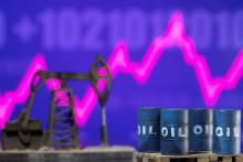 Ceny ropy pridali viac ako tri percentá a futures kontrakty na severomorskú ropu Brent prekonali hranicu 90 dolárov za barel. FOTO: Reuters