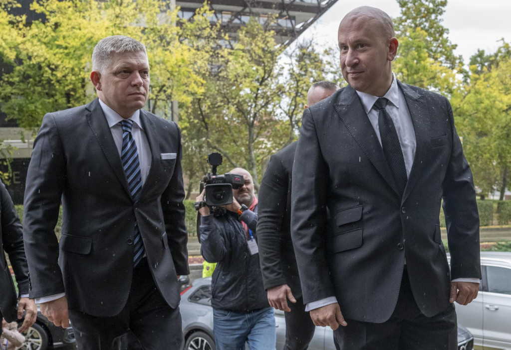Robert Fico a Jozef R&aacute;ž. FOTO: TASR/Nartin Baumann