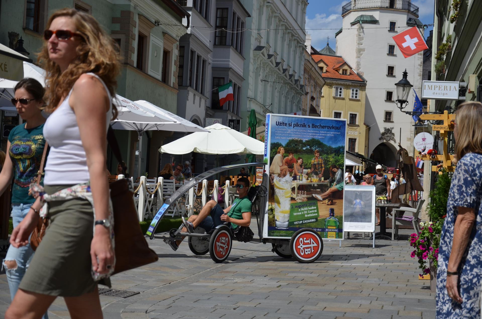 Pred dekádou priniesli na Slovensko nový typ reklamy, teraz krachujú
