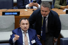 Ukrajinský minister pôdohospodárstva Mykola Solsky (vľavo) a atály predstaviteľ Ukrajiny pri OSN Serhij Kyslycja. FOTO: TASR/AP