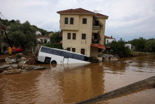 Minuloročné záplavy v Grécku. FOTO: Reuters
