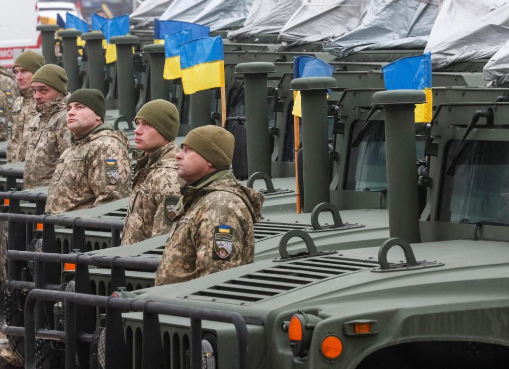 Ukrajinskí vojaci sa v posledných týždňoch sťažujú aj na nedostatok granátov. Americká pomoc by mala túto trhlinu zaceliť. FOTO: Reuters
