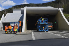 Jedna rúra tunela Branisko by už v budúcnosti nemusela stačiť.  FOTO:TASR/M. Kapusta