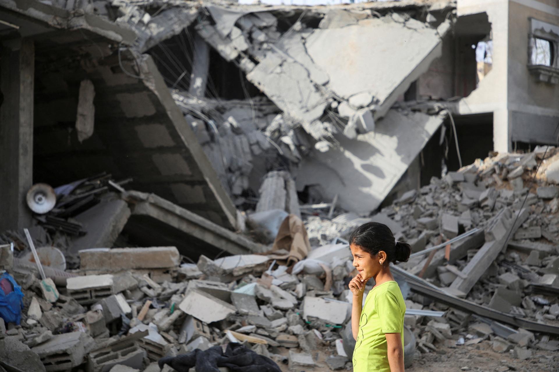 Z Rafahu ušlo pred blížiacou sa izraelskou ofenzívou do 200-tisíc Palestínčanov