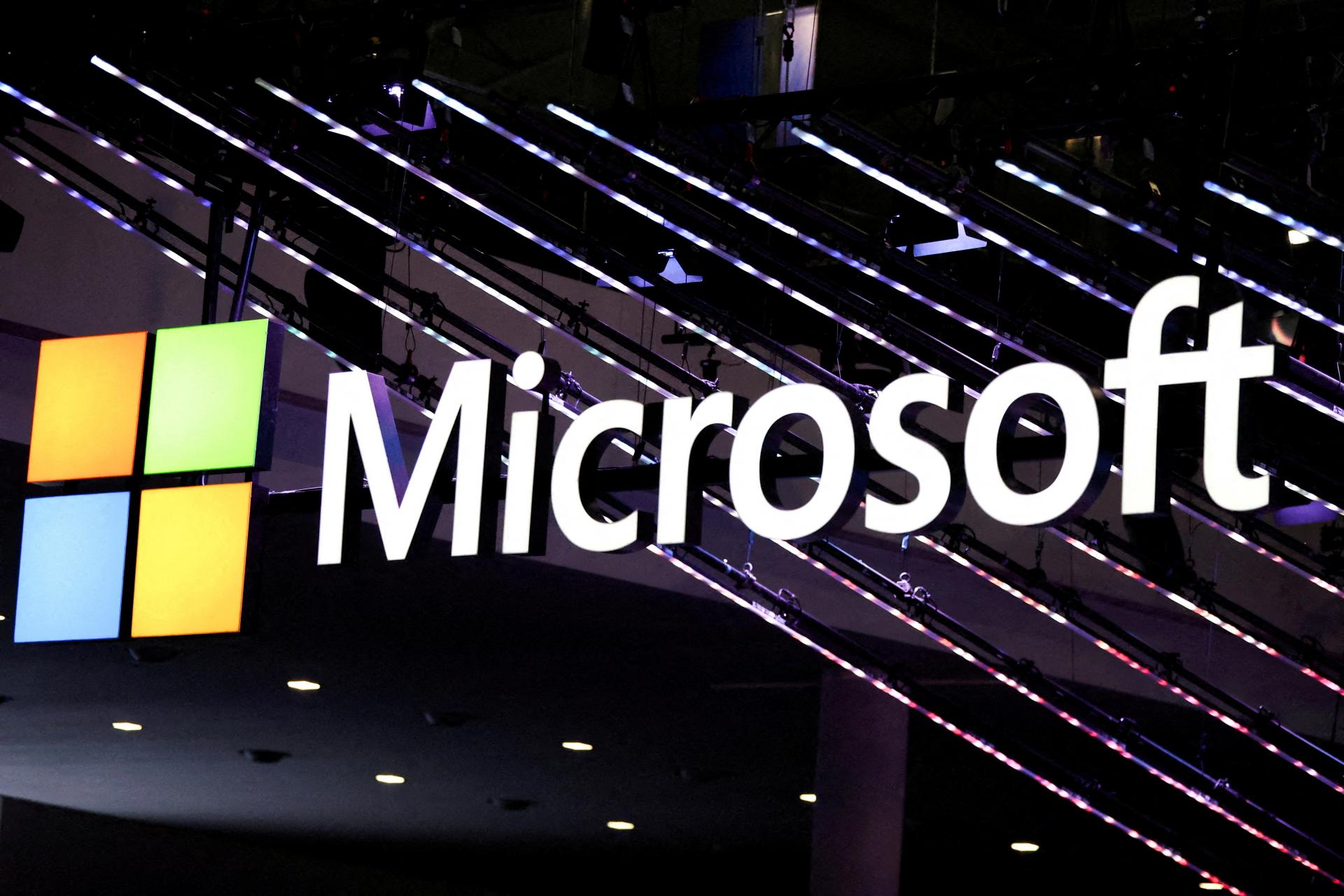 Microsoft zvýšil štvrťročný zisk o pätinu, tržby prekonali očakávania