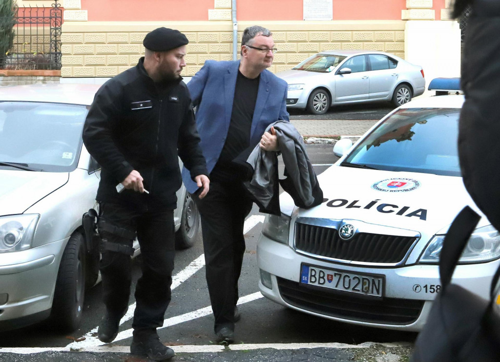 Obvinený šéf IT odboru Tiposu Miloš Prelec prichádza na ŠTS v Banskej Bystrici 29. novembra 2019. FOTO: TASR/Ján Krošlák