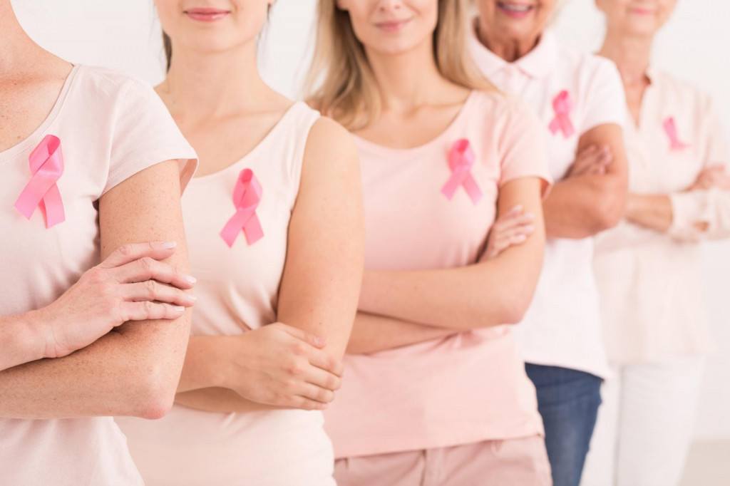 Ružová stužka je symbolom boja proti rakovine prsníka.