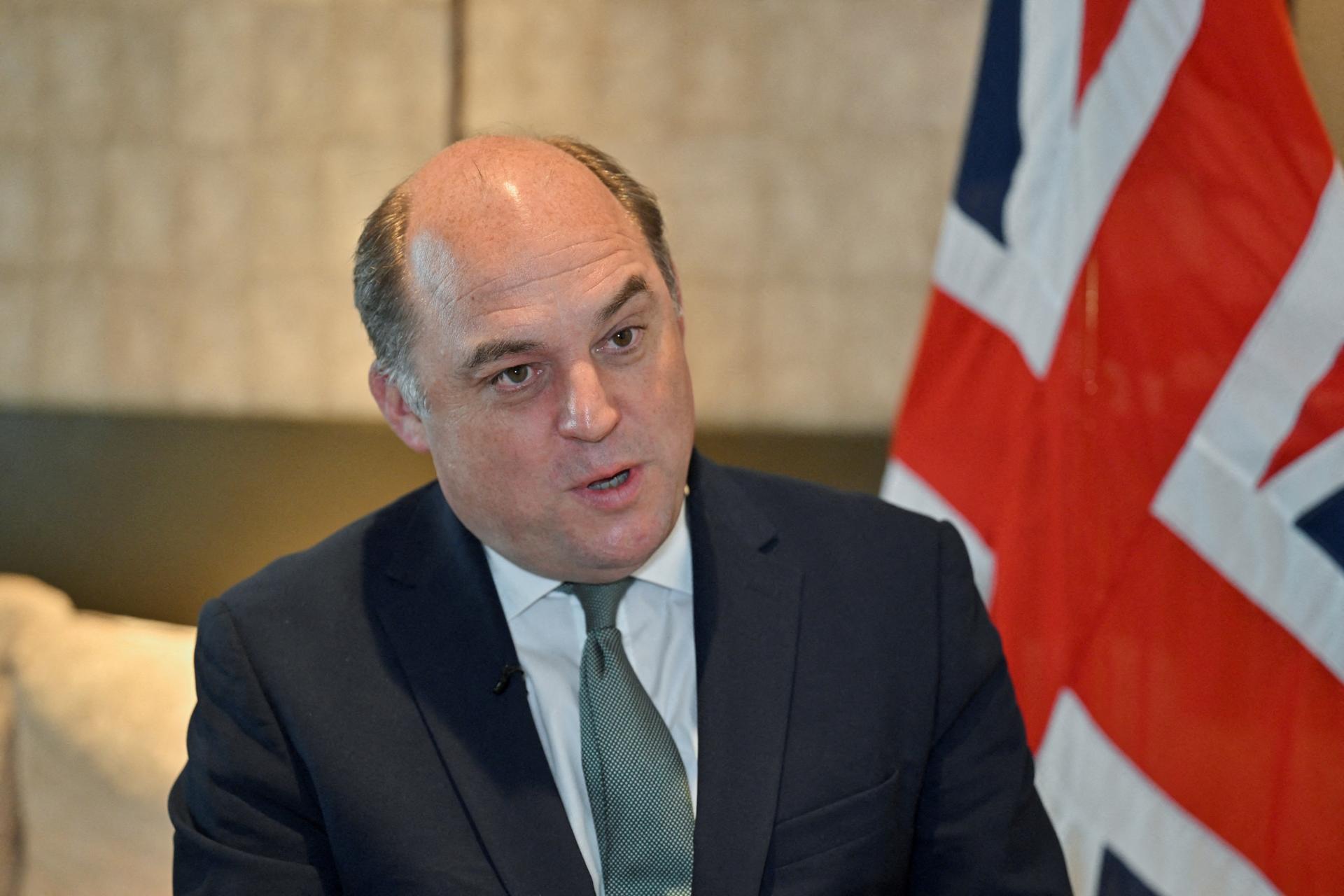 Britský exminister Wallace varoval pred zmrazením konfliktu na Ukrajine, kritizoval nemeckého kancelára 