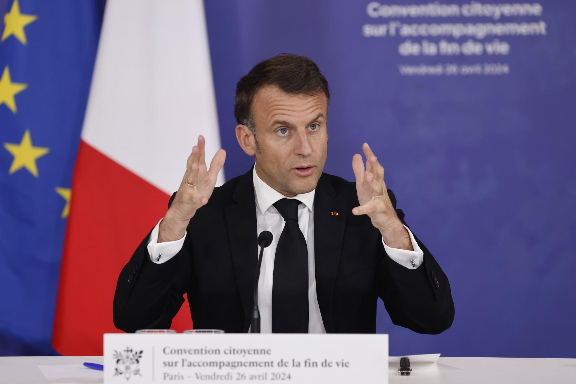 Macron chce otvoriť diskusiu o európskej obrane. Ráta aj s jadrovými zbraňami