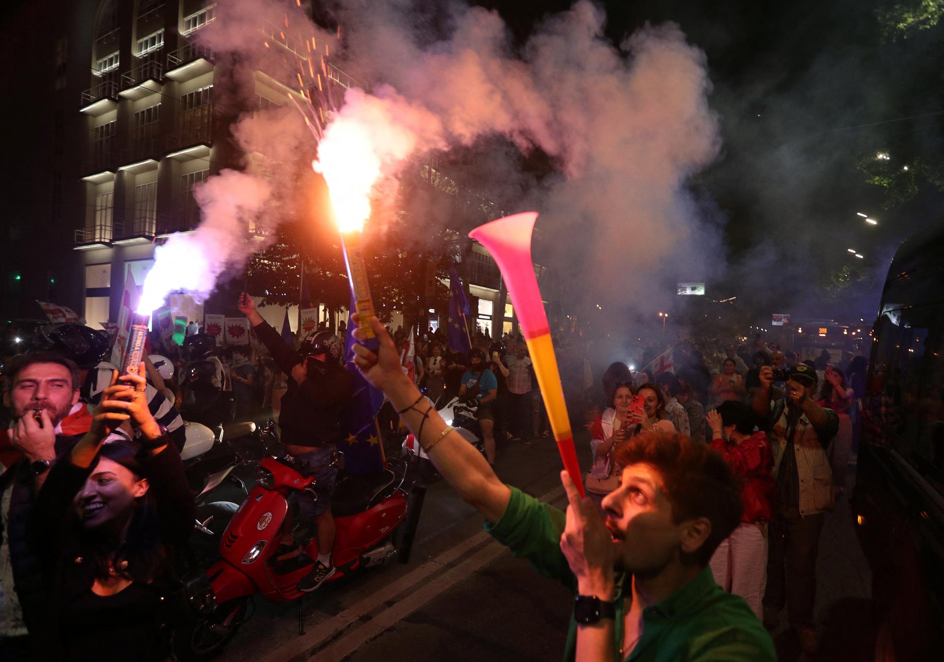 V uliciach Tbilisi sa protestuje proti zákonu o zahraničnom vplyve. Mohol by zmariť členstvo v Únii