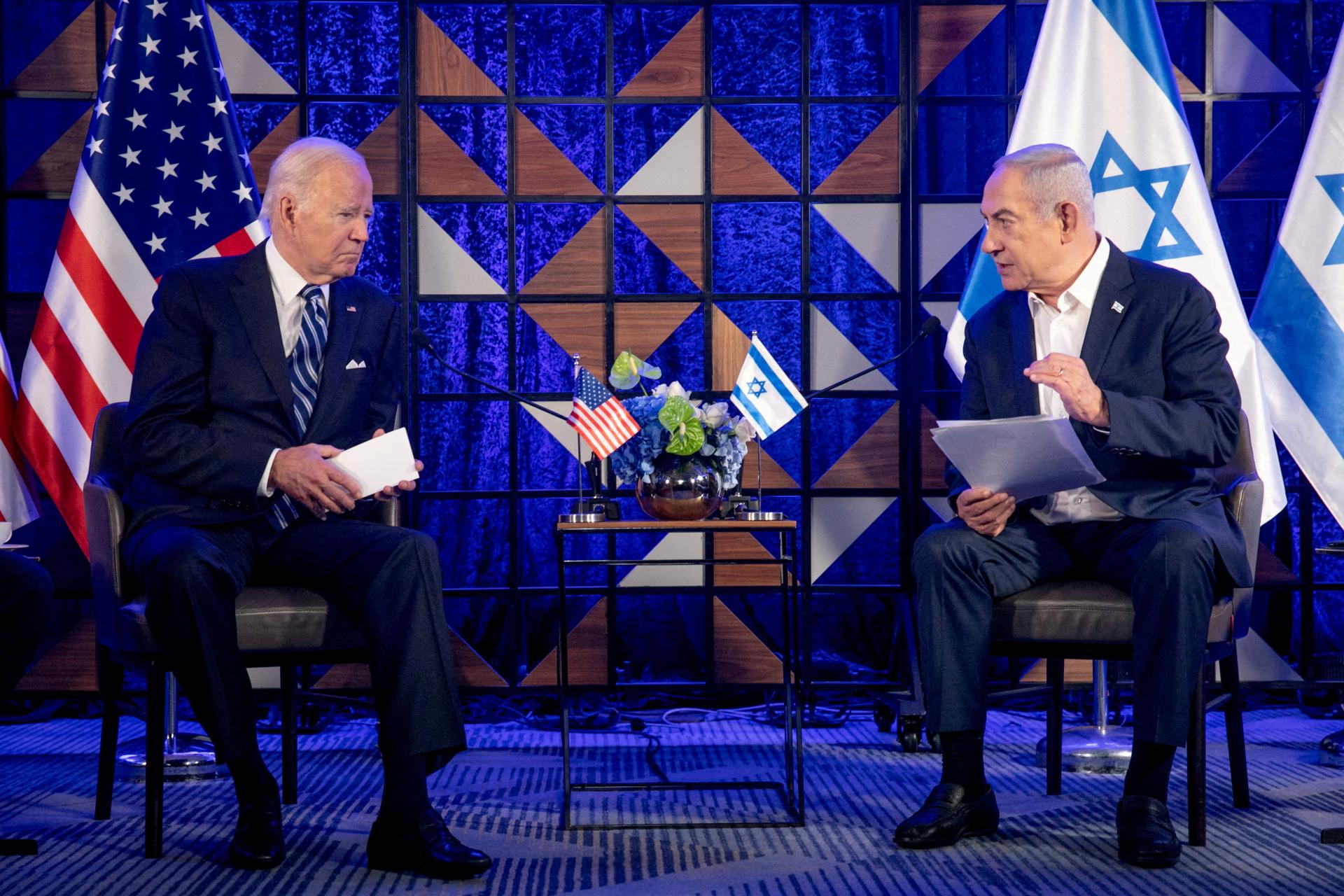 Biden hovoril s izraelským premiérom Netanjahuom, oznámil Biely dom. Mali riešiť rukojemníkov