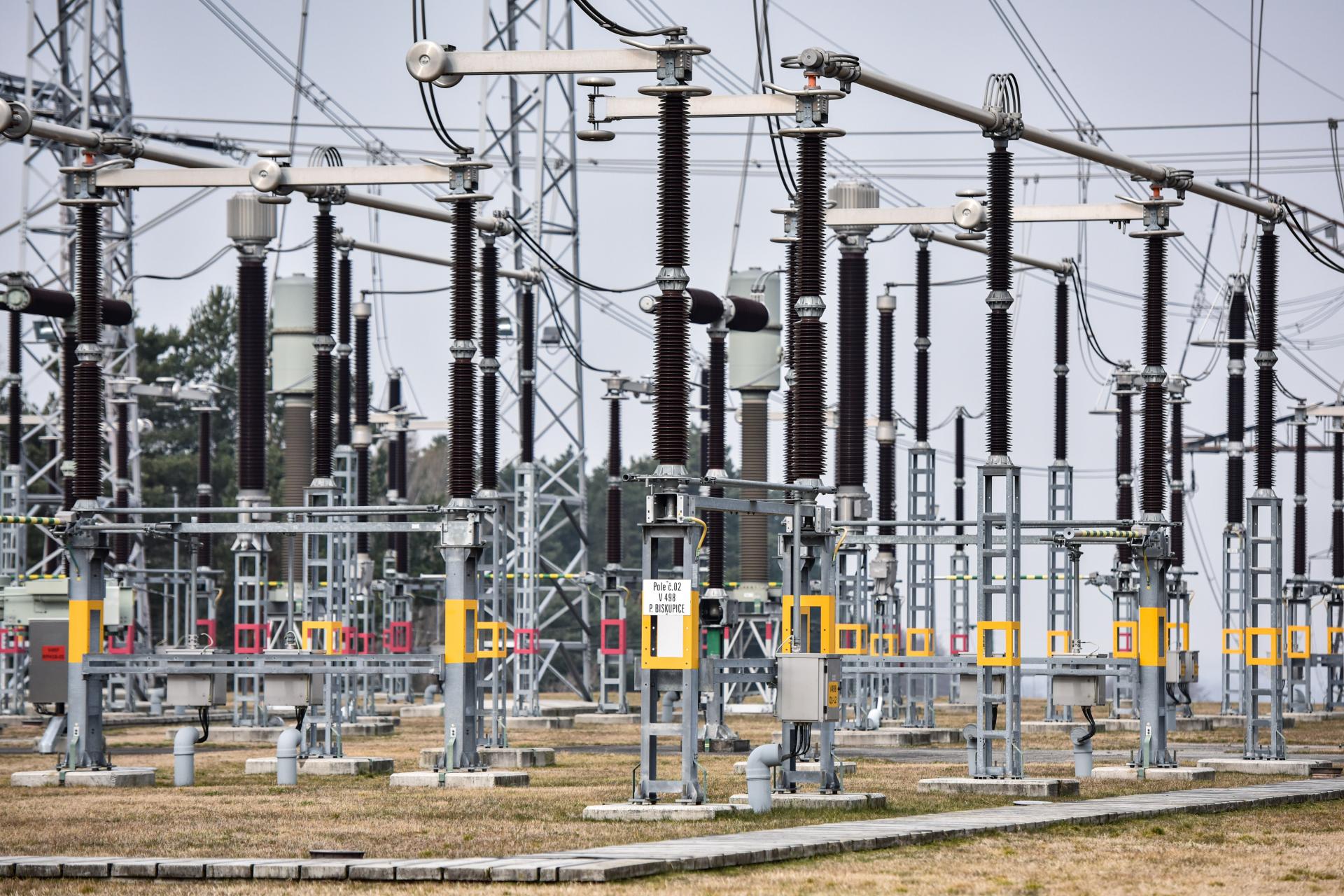 Odstávky elektriny zasiahnu vyše 2000 domácností a firiem na Kysuciach a Liptove