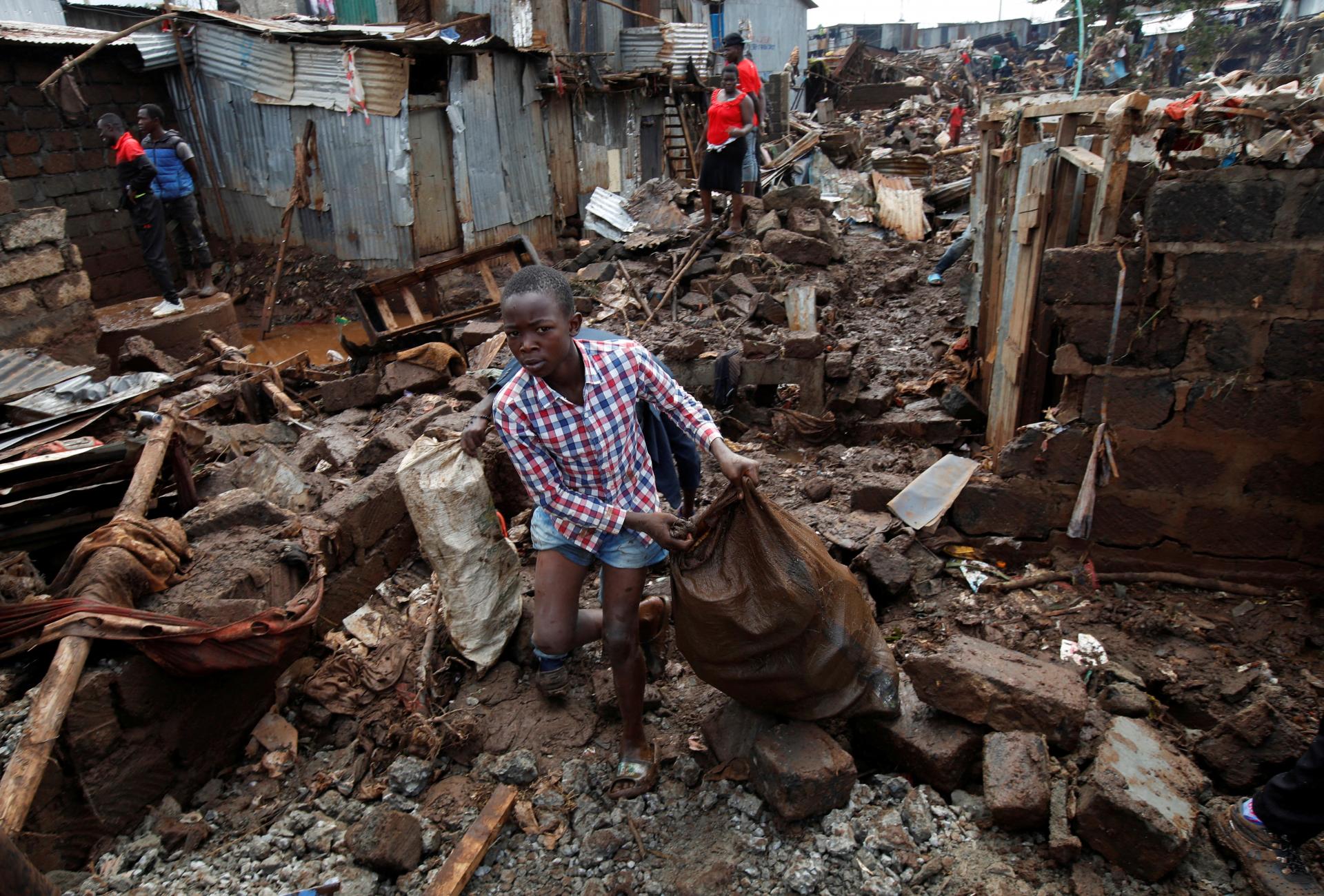 V Keni sa po silných dažďoch pretrhla hrádza, najmenej 42 osôb zahynulo 