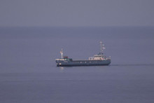 Jennifer, nákladná loď s humanitárnou pomocou, sa blíži k prístavu Larnaca po prerušení misie doručovania humanitárnej pomoci pre Gazu. FOTO: Reuters