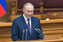 Rozviazať sa z biznisu v Rusku vyžaduje podpis a osobnú autorizáciu prezidenta Vladimira Putina. FOTO: REUTERS