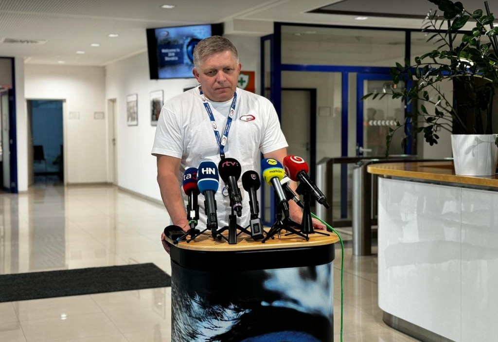 Premiér Robert Fico absolvovaním nočnej zmeny vzdal hold pracujúcim ženám a mužom. FOTO: HN