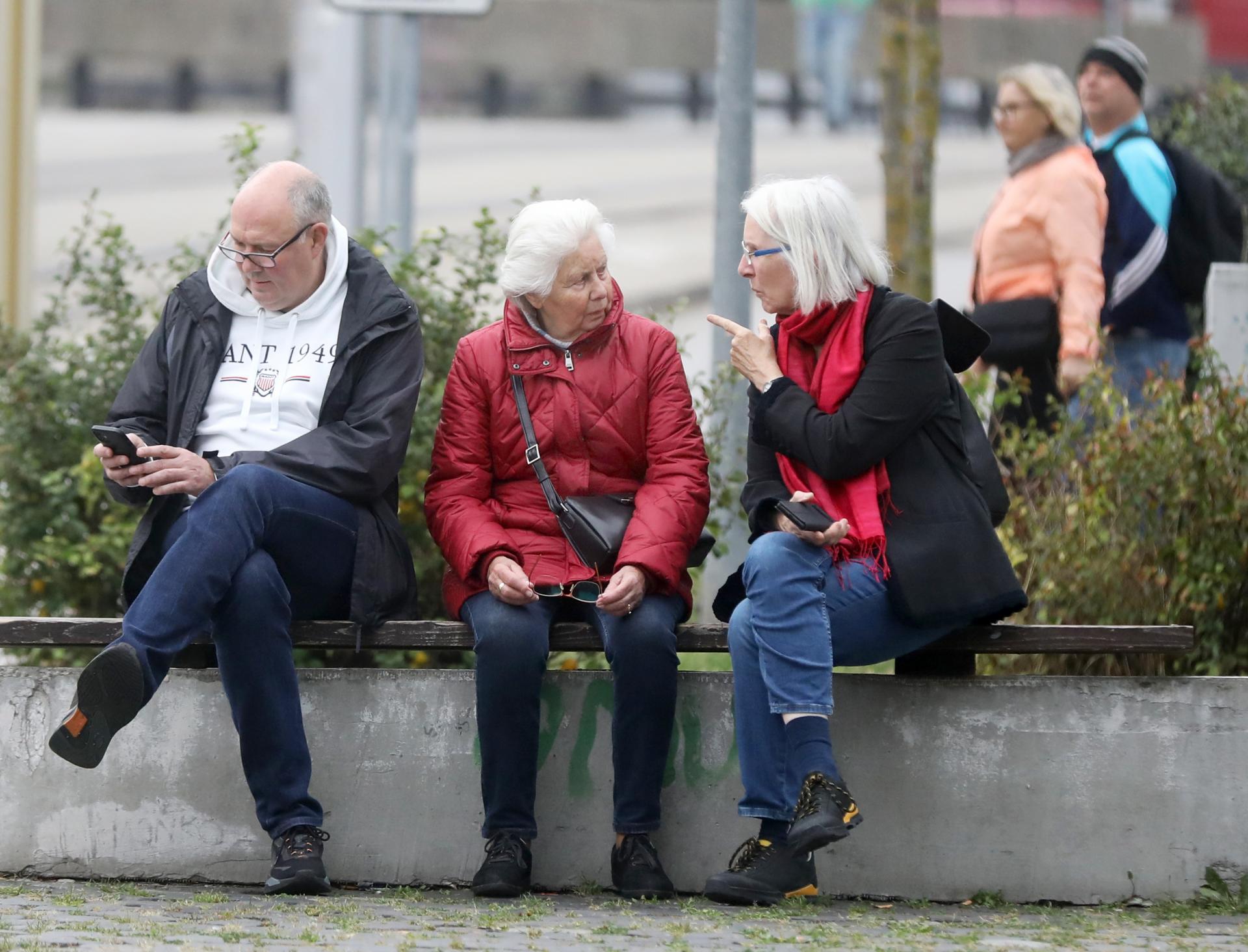 Česká vláda podporila postupné zvyšovanie veku odchodu do dôchodku