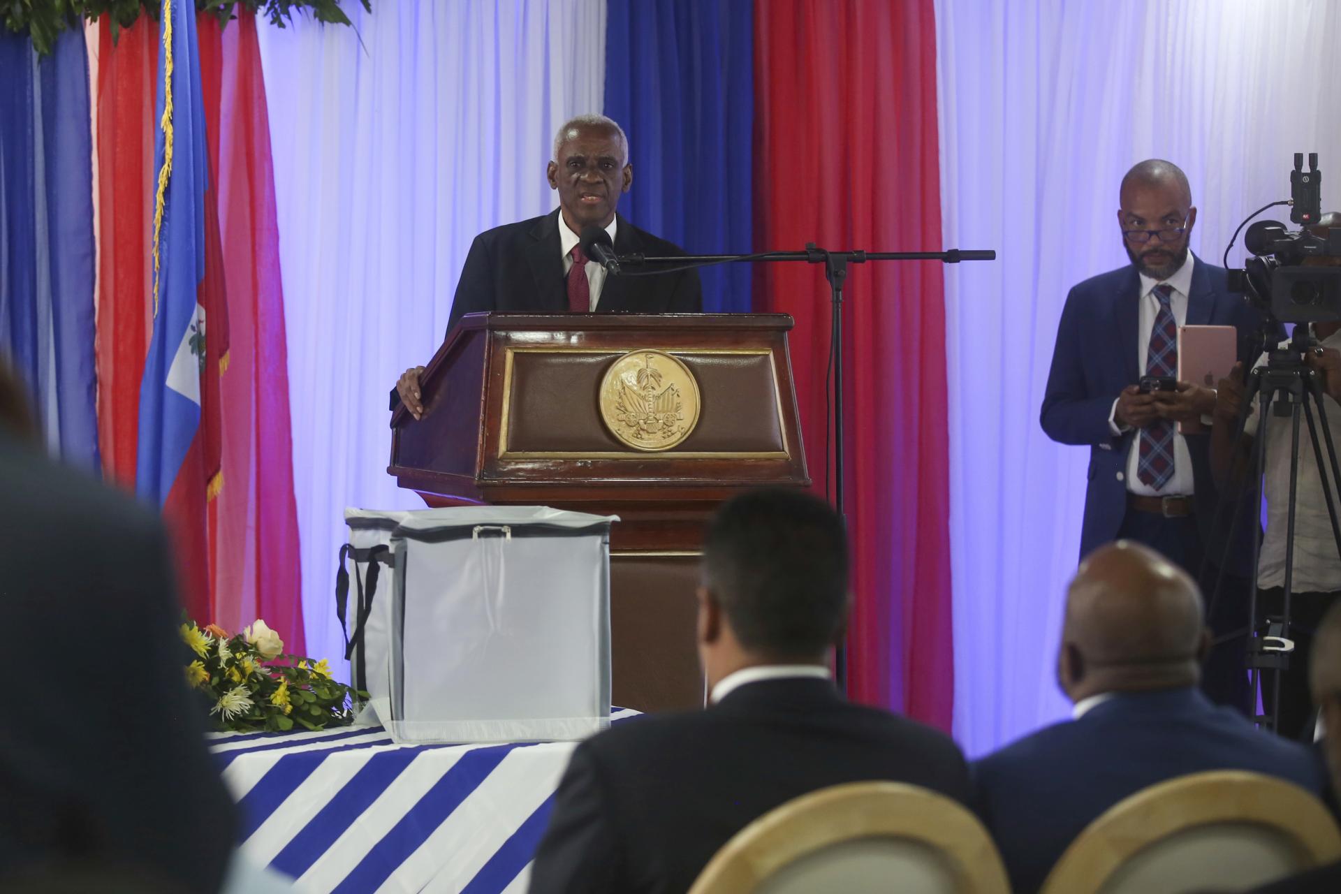 Prechodnú vládnu radu na Haiti bude viesť expredseda Senátu Leblanc Fils
