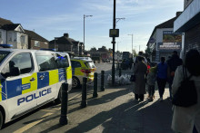 Polícia v Londýne zadržala muža s mečom, pobodal niekoľko ľudí. FOTO: TASR/AP