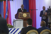 Edgard Leblanc Fils hovorí 30. apríla 2024 v Port-au-Prince. FOTO: TASR/AP