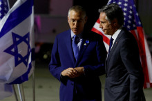 Antony Blinken a Mike Herzog. FOTO: Reuters