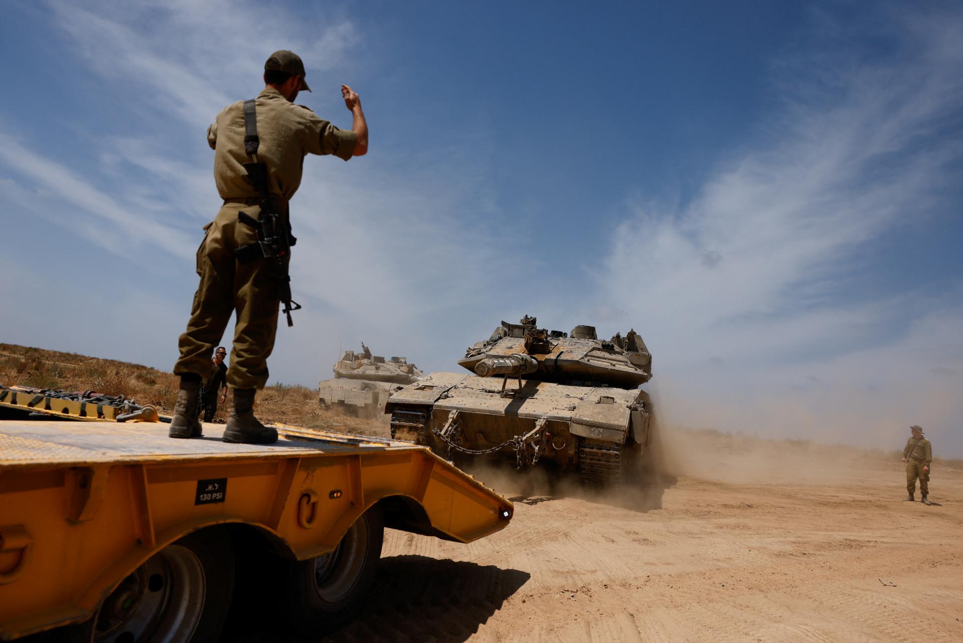 Humanitárny konvoj, na ktorý zaútočili osadníci, podľa USA potom odklonil Hamas