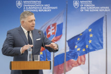 Premiér Robert Fico (Smer-SD) počas príhovoru na konferenci pri príležitosti 20. výročia vstupu Slovenska do Európskej únie 2. mája 2024 v Bratislave. FOTO: TASR/Martin Baumann