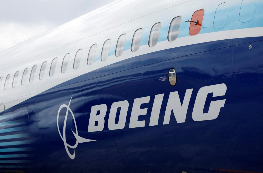 Logo Boeingu na bočnej strane Boeingu 737 MAX. FOTO: Reuters