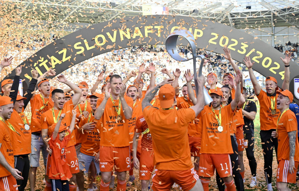 Futbalisti MFK Ružomberok triumfovali v Slovenskom pohári druhýkrát v klubovej histórii. FOTO: TASR/R. Hanc