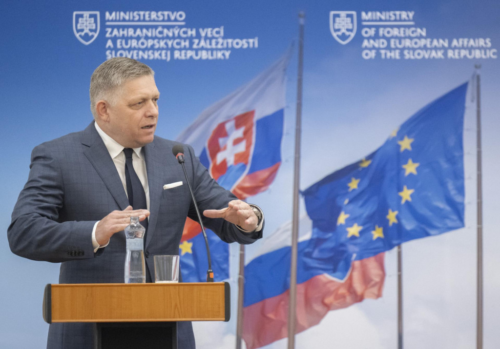 Premiér Robert Fico (Smer-SD) počas príhovoru na konferenci pri príležitosti 20. výročia vstupu Slovenska do Európskej únie 2. mája 2024 v Bratislave. FOTO: TASR/Martin Baumann