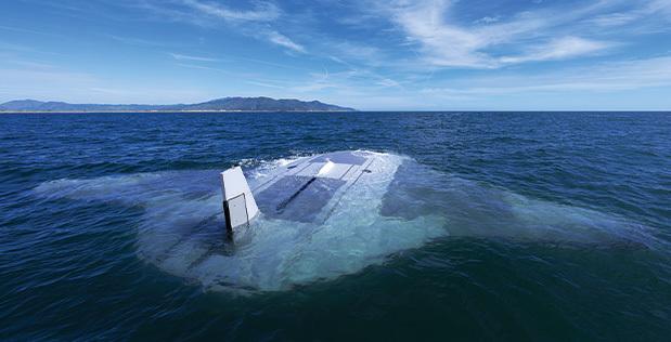 Americký podmorský dron inšpirovaný rajou už nie je len vízia, prešiel testami. Šetrí priestor aj energiu