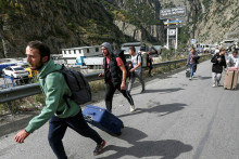 Rusi utekaúci do Gruzínska. FOTO: Reuters