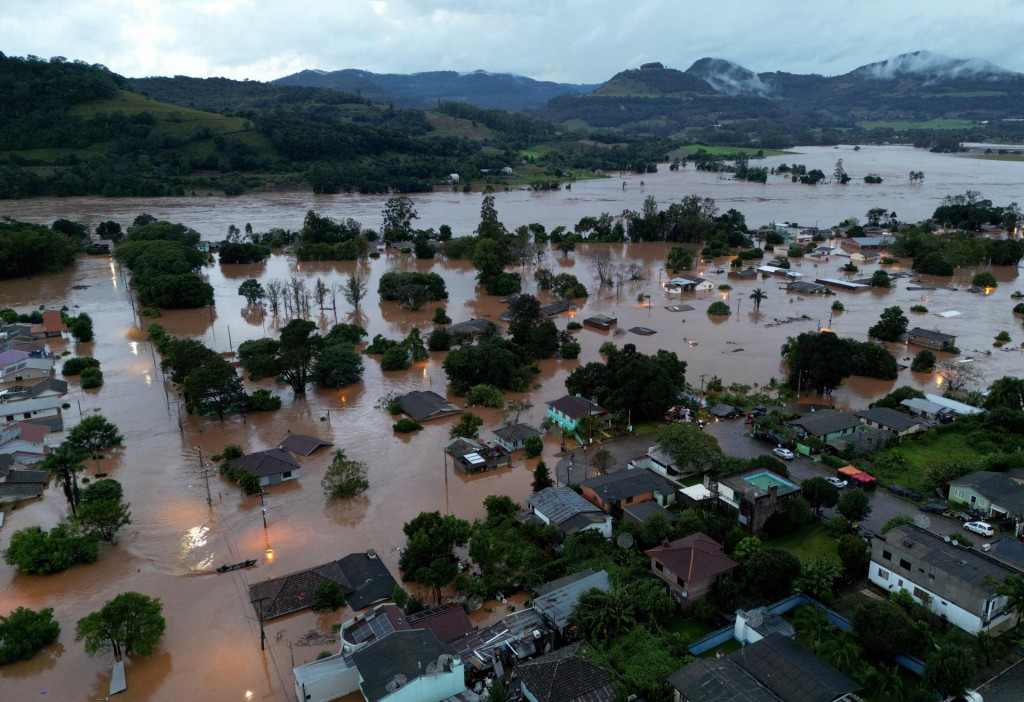 Pohľad na záplavy v Brazílii. FOTO: REUTERS