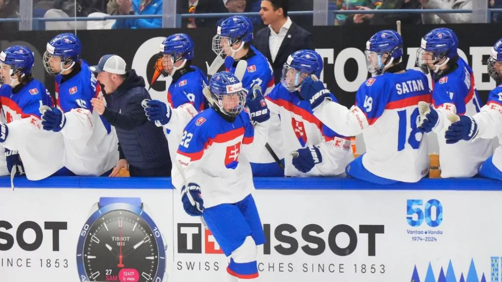 Slovenskí hokejisti do 18 rokov. FOTO: IIHF