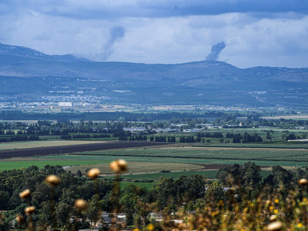 Nad Libanonom stúpa po izraelskom údere dym. FOTO: Reuters
