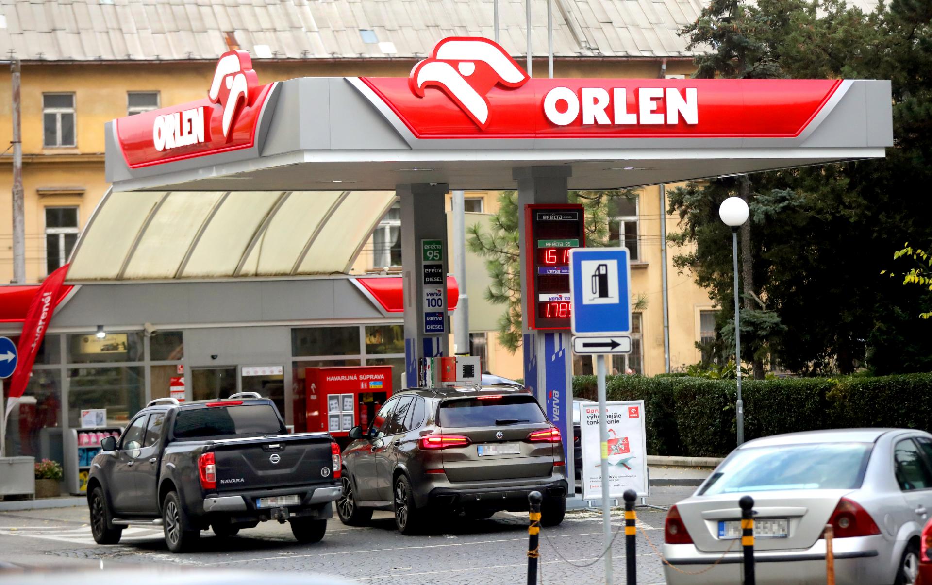 Slovensko má podľa analytikov najvyššiu spotrebnú daň na benzín v strednej Európe