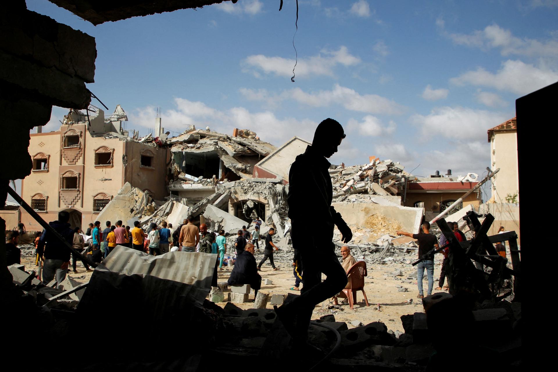 Izraelská armáda sa pripravuje na ofenzívu, evakuuje časť Rafahu, píšu médiá
