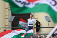 Protivládnu demonštráciu Pétera Magyara v Debrecíne si všimli viaceré svetové médiá. FOTO: Reuters