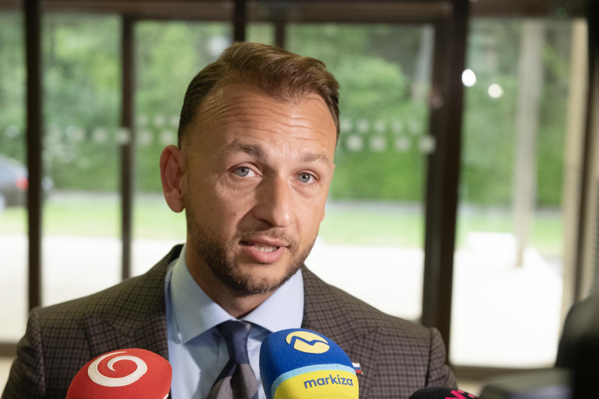 Minister Šutaj Eštok avizoval prísnejšie tresty pre páchateľov nahlasujúcich bomby