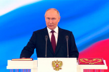 Ruský prezident Vladimir Putin skladá prísahu počas inauguračnej ceremónie v Kremli. FOTO: Reuters