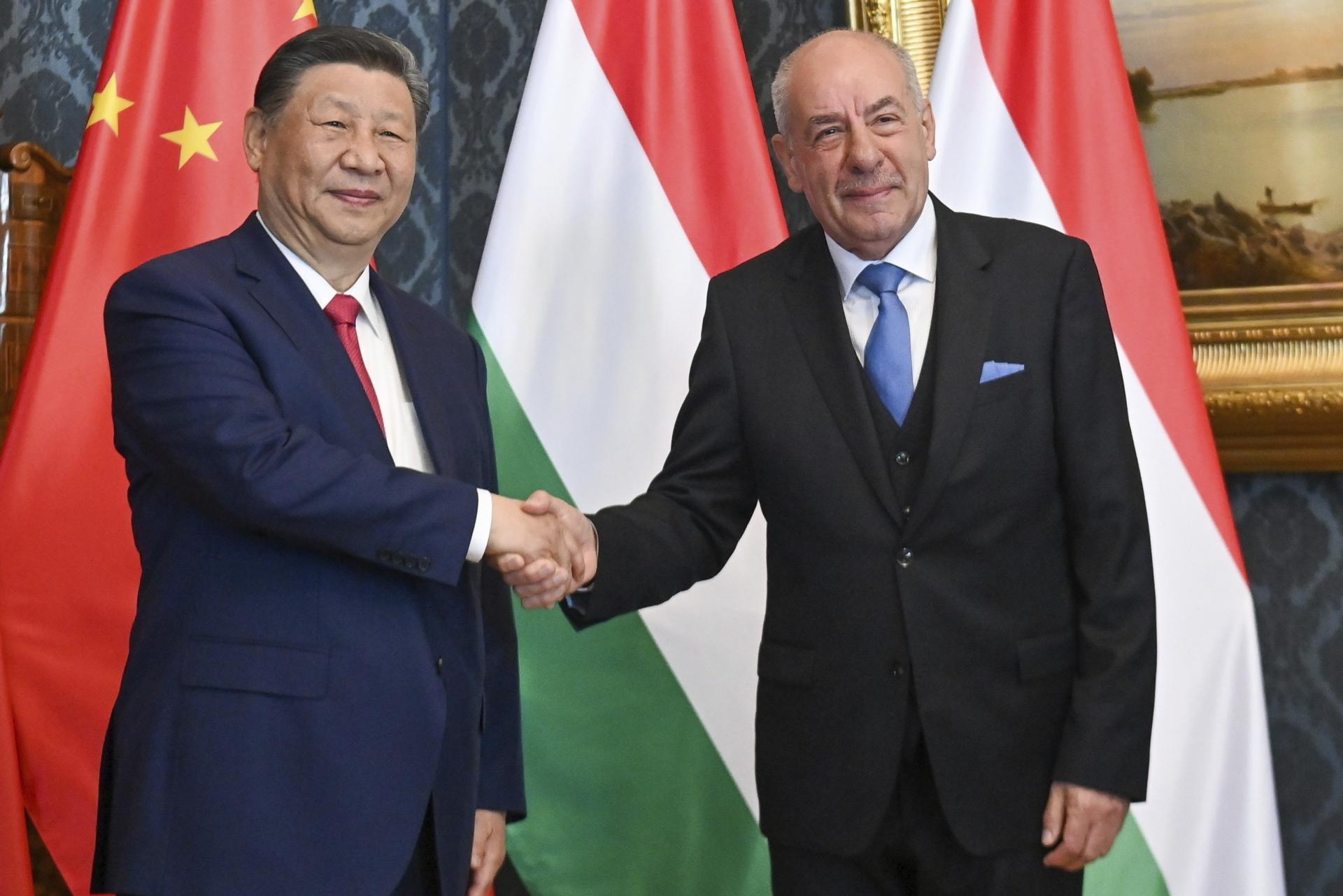 Čína je pilierom nového svetového poriadku, tvrdí Orbán a rozširuje jadrovú spoluprácu s Pekingom